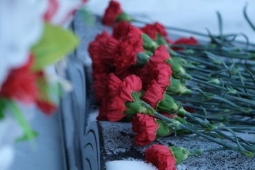 Возложение цветов к памятнику воинам-сотрудникам и студентам НСХИ, в честь празднования Дня защитника Отечества